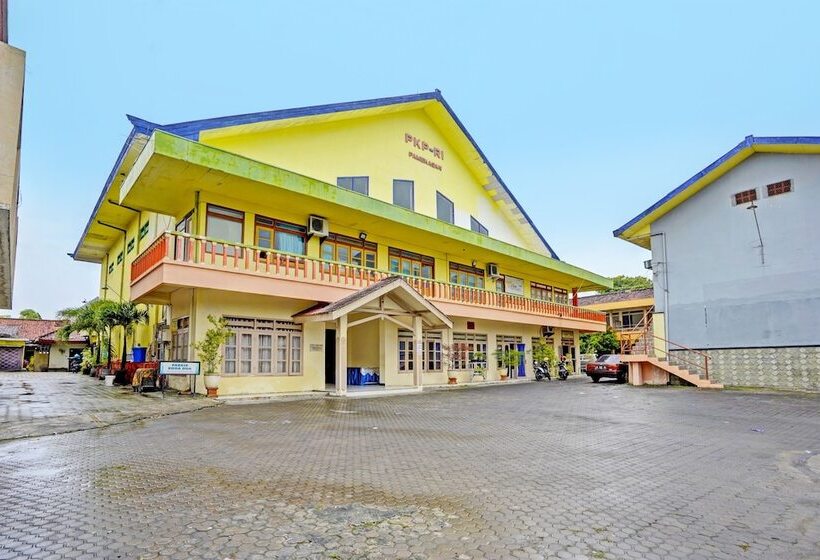 ホテル Oyo 2708  Kemuning Syariah