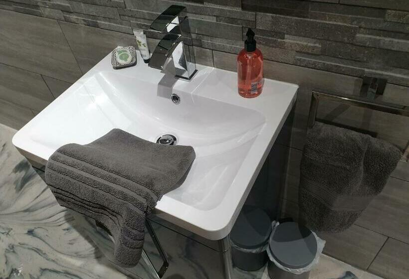 بنسيون The Cozy Shed