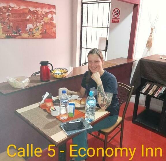 Общежитие Calle 5 Economics