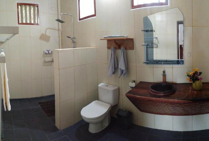 تختخواب و صبحانه New Raya   Nias Beach Bungalows