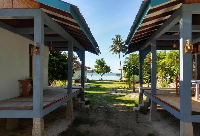 تختخواب و صبحانه New Raya   Nias Beach Bungalows
