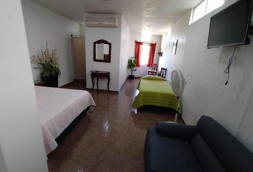 پانسیون Hostal Cristo Rey