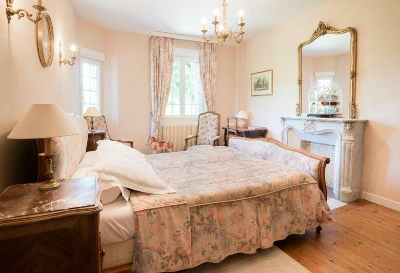 צימר Manoir De Sens