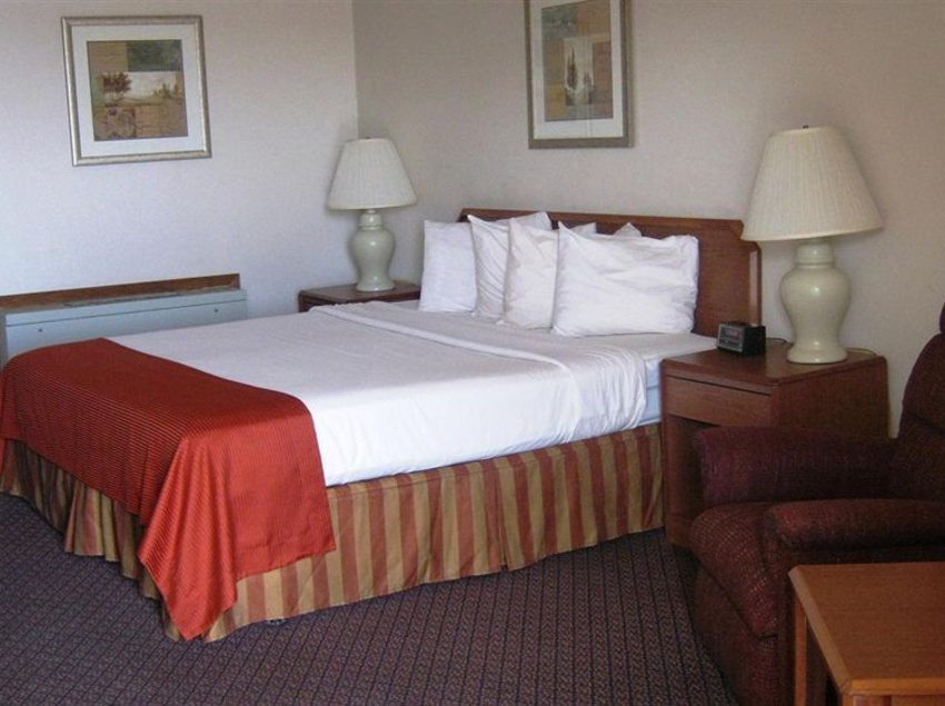 فندق Fort Hays Inn