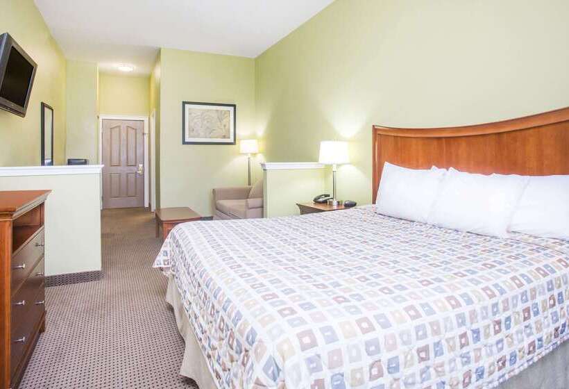 호텔 Days Inn & Suites By Wyndham Swainsboro
