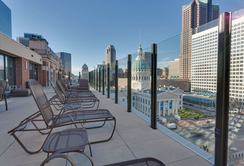 هتل Drury Plaza St Louis At The Arch