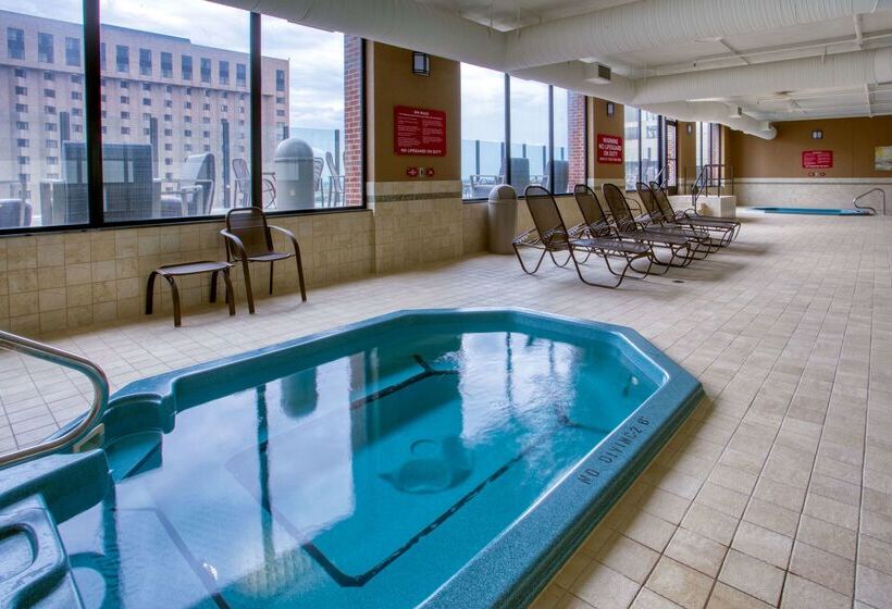 هتل Drury Plaza St Louis At The Arch