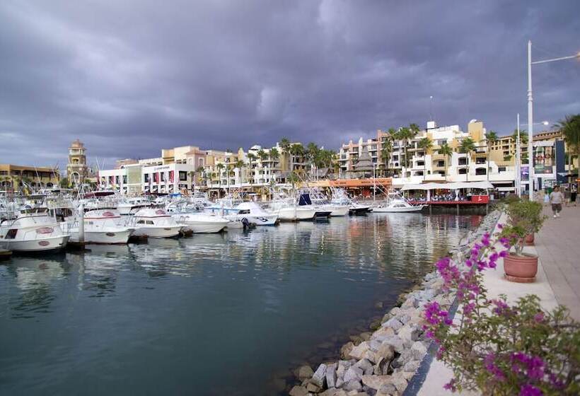 هتل Fairfield By Marriott Los Cabos