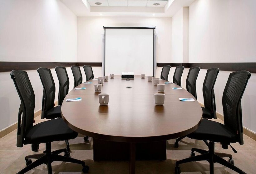 هتل Fairfield By Marriott Los Cabos