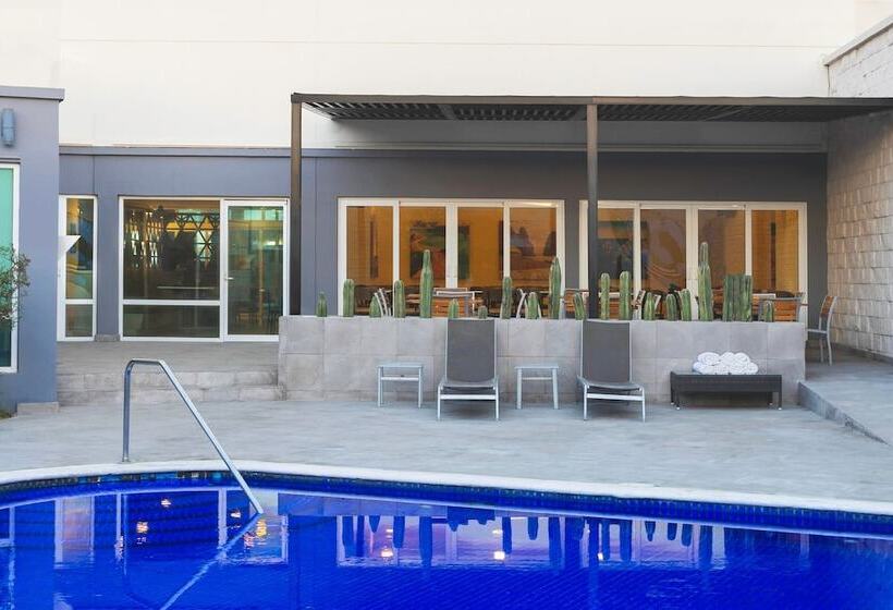 هتل Fairfield By Marriott Los Cabos