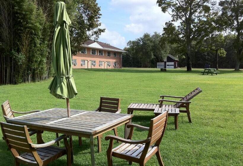 מוטל Budget Host East End Hotel In Riverhead