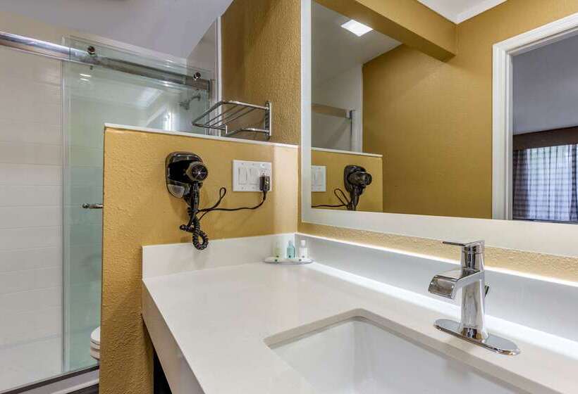Мотель Quality Inn & Suites