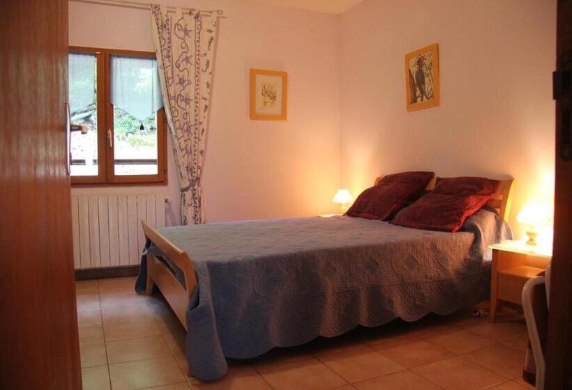 مبيت وإفطار Chambre D Hôte Chez Antoinette Et Charles