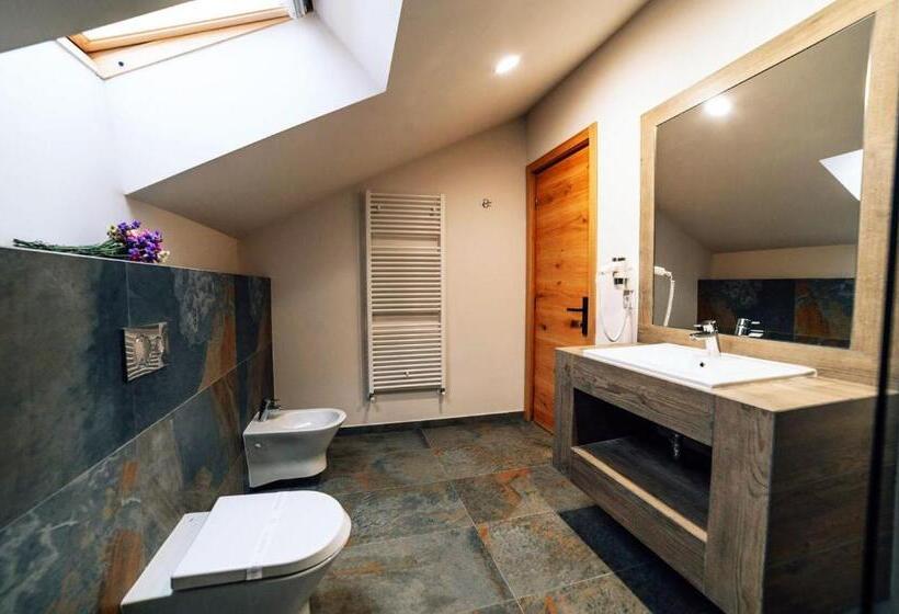 پانسیون Popasul Domnesc  Resort& Spa  Voronet Vue