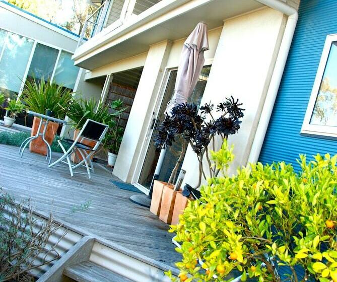 تختخواب و صبحانه South Beach Haven