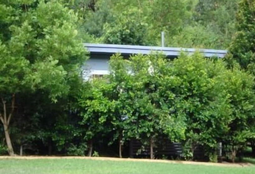 호텔 Mapleton Cabins & Caravan Park