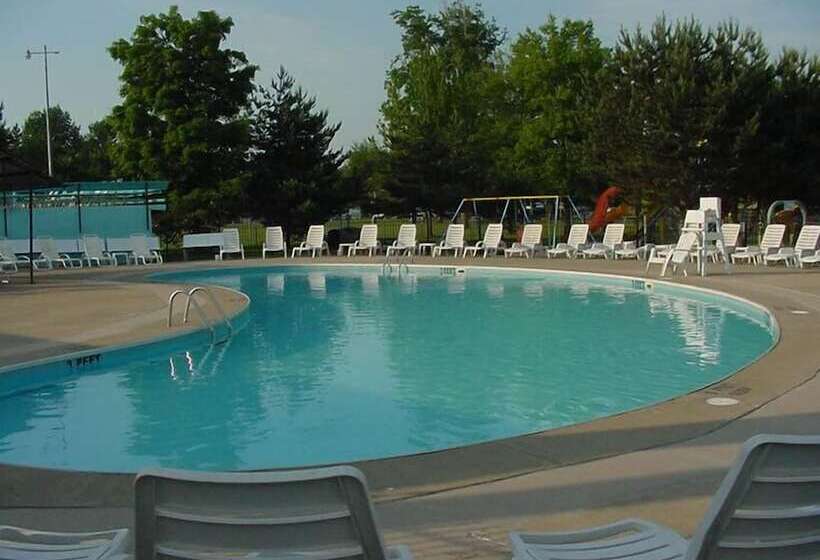 Отель Brennan Beach Rv Resort   Caravan Park