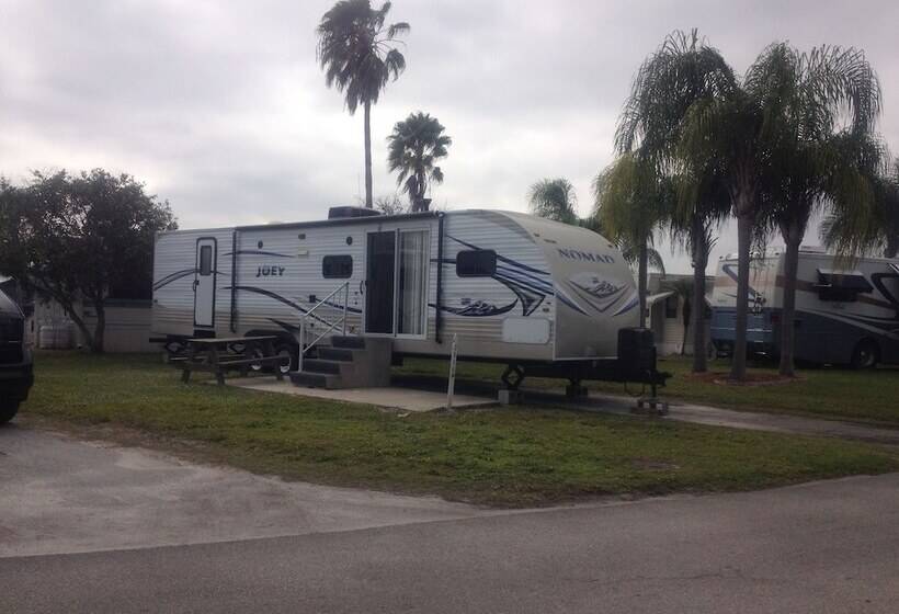 호텔 Winter Quarters Encore Manatee Rv Resort