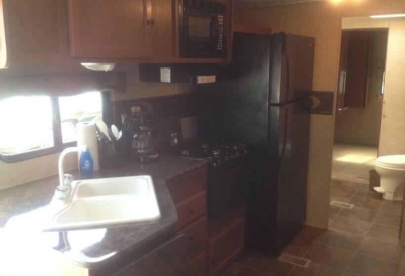 호텔 Winter Quarters Encore Manatee Rv Resort