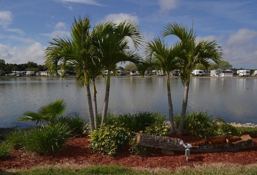 호텔 Winter Quarters Encore Manatee Rv Resort