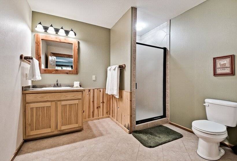 Lake Forest Luxury Log Cabins