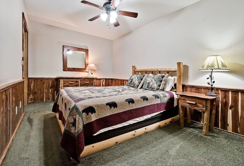 Lake Forest Luxury Log Cabins