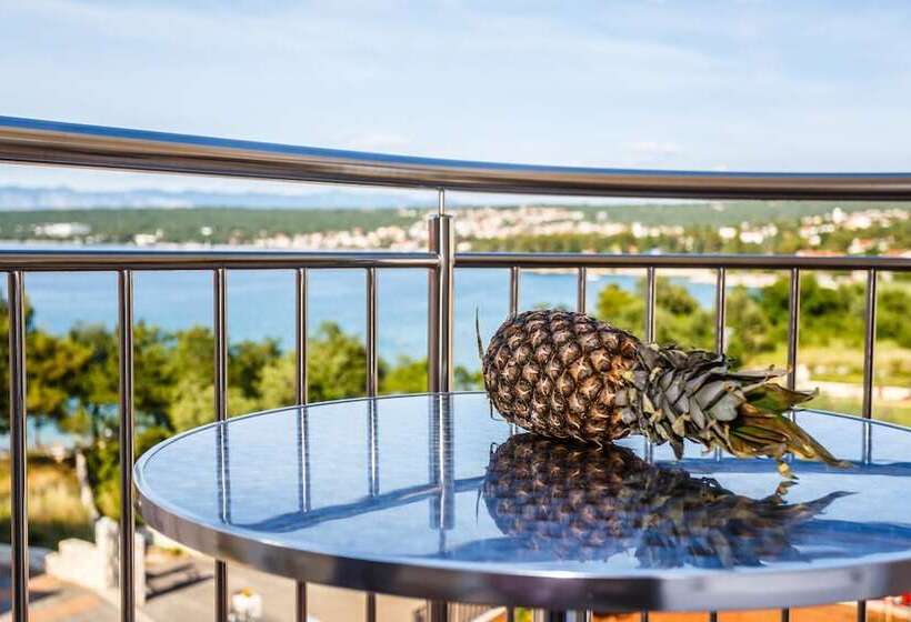 هتل Mare & Mons Deluxe Apartments