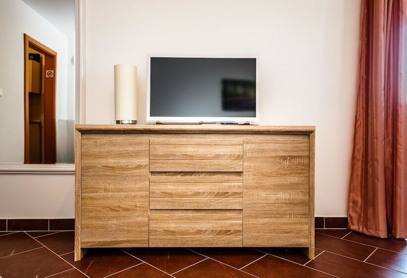 هتل Mare & Mons Deluxe Apartments