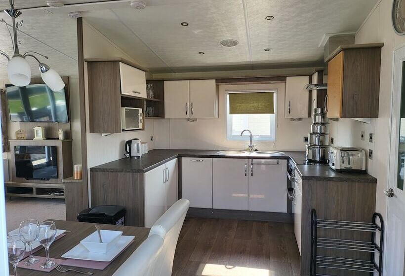 هتل 2br Sleeps6 Fireplace Parking Patio Seaside