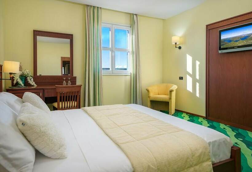 Пансион Cozy Park View Room With Breakfast Included