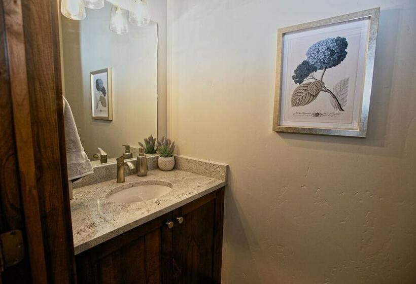 Silverpine Hideaway By Casago Mccall  Donerightmanagement