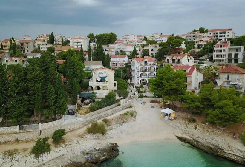 ホテル Lovely Double Bed Room With Balcony And Sea View