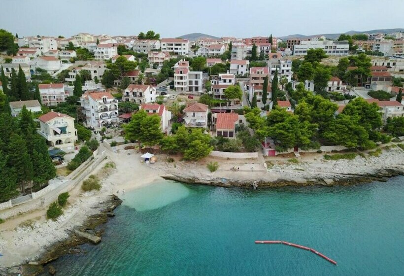 ホテル Lovely Double Bed Room With Balcony And Sea View