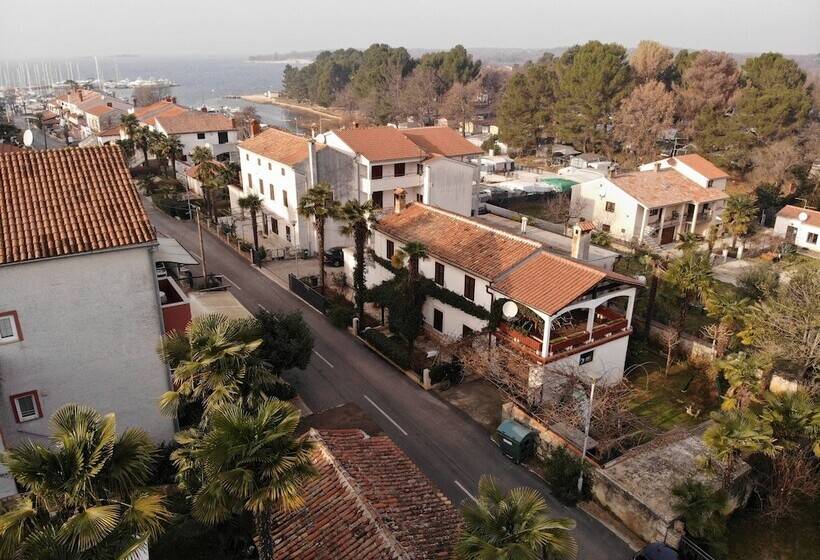 펜션 House Uli Near The Funtana Beach