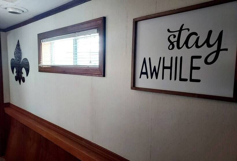 فندق 2 Story Houseboat Seeking A Captain Fishpets Ok