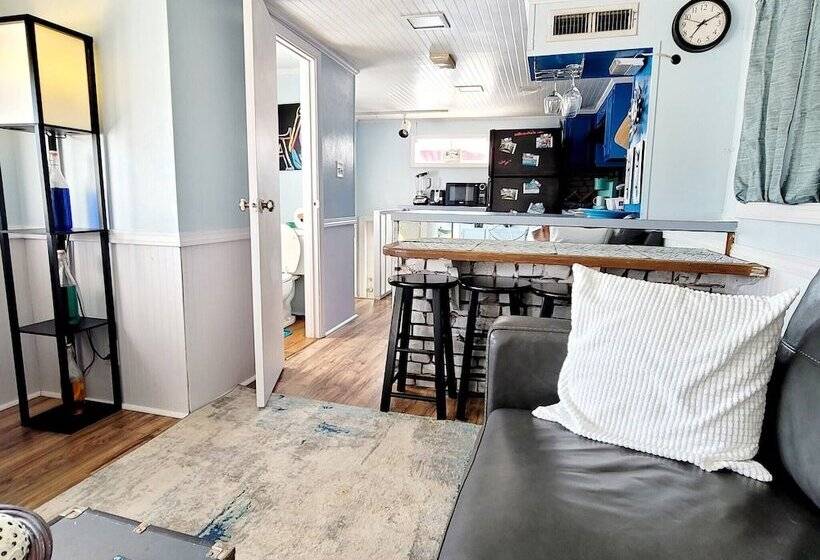 فندق 2 Story Houseboat Seeking A Captain Fishpets Ok