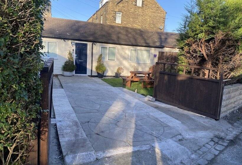 اقامتگاه Inviting 1 Bed House In Bradford