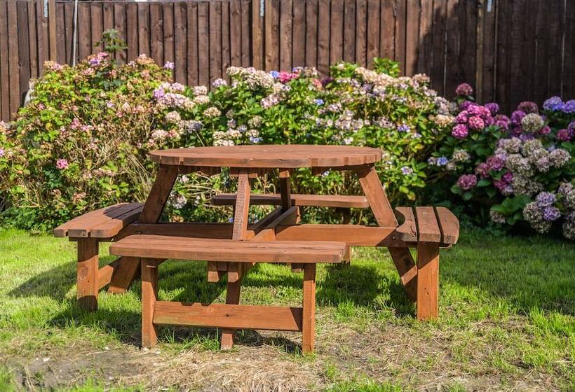 اقامتگاه Inviting 1 Bed House In Bradford