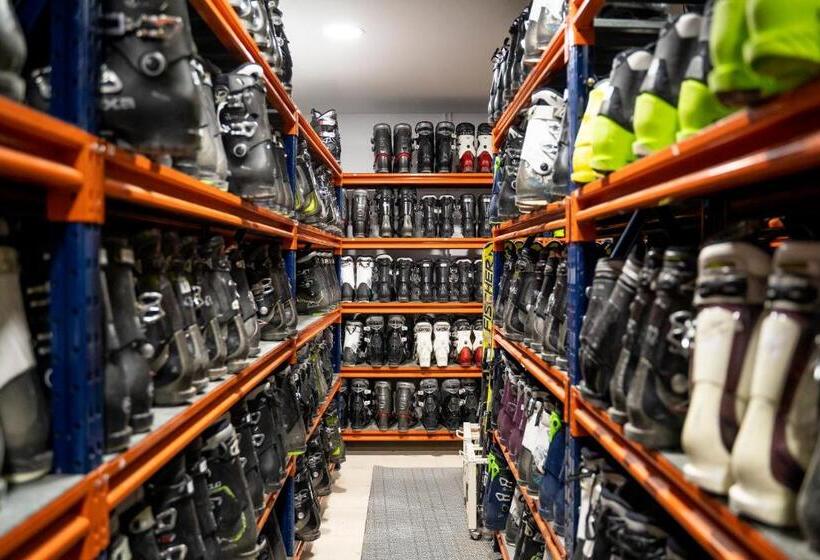 Albergue Inturjoven Sierra Nevada Hostel