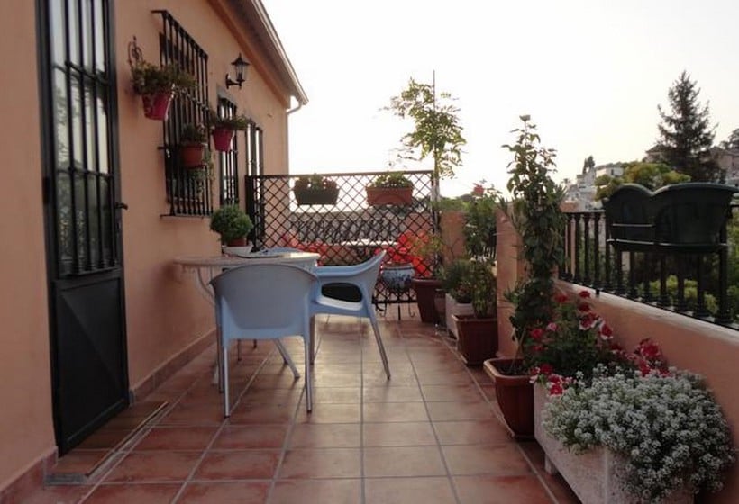مسافرخانه Apartamentos La Miga