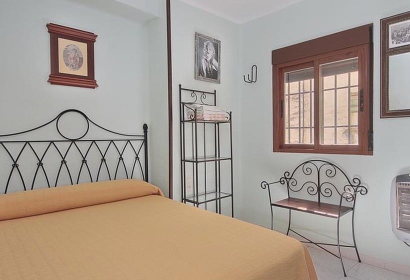 مسافرخانه Apartamentos La Miga