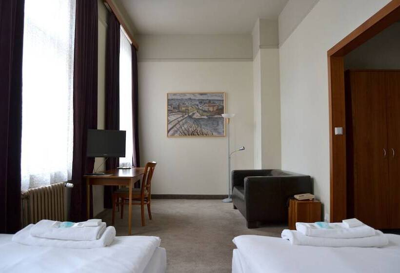 هتل Praha Liberec