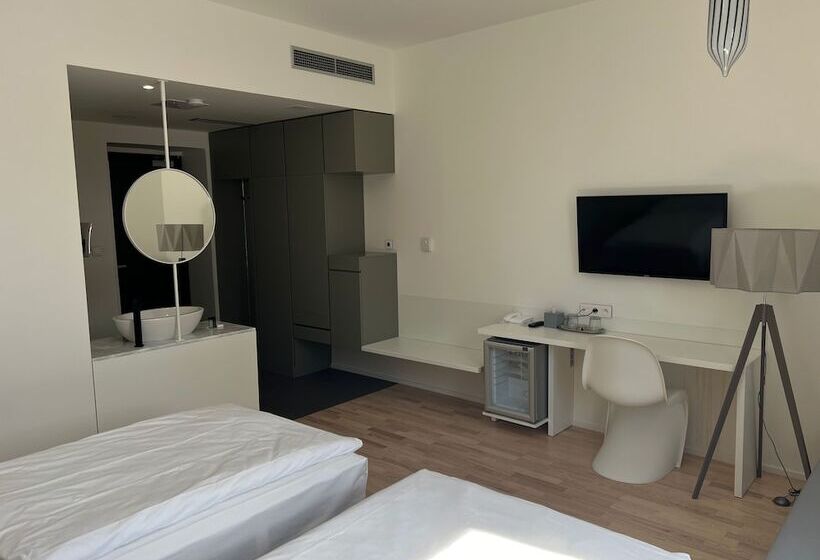 هتل Praha Liberec