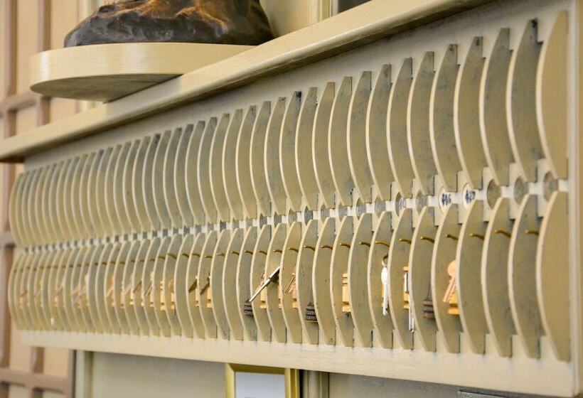 هتل Praha Liberec