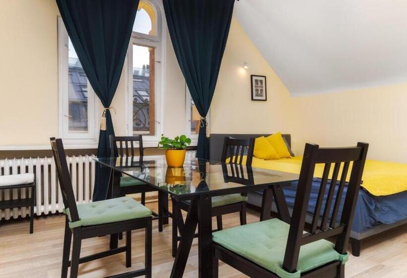 Moon Hostel Warszawa