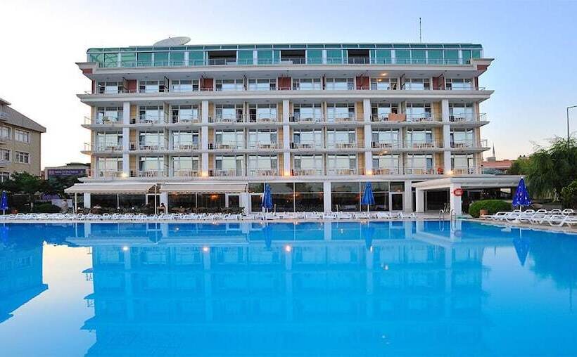Pelikan Otel