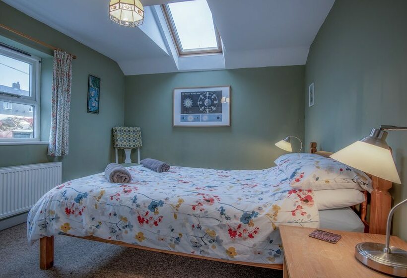 Poppy Cottage  3 Bed Cottage  Pembroke