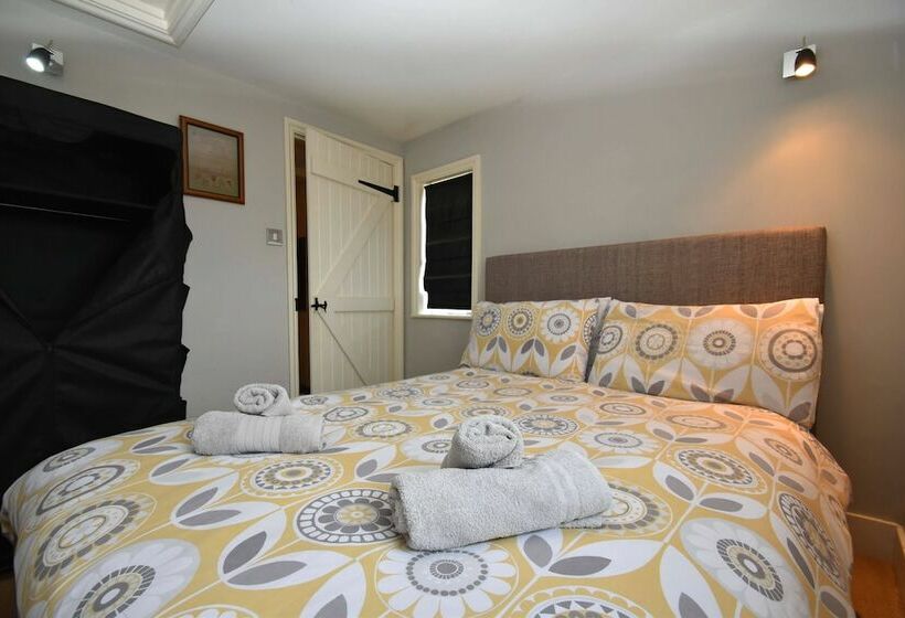 Rose Mullion Cottage