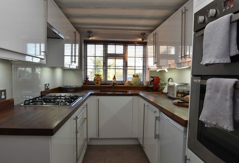 Rose Mullion Cottage