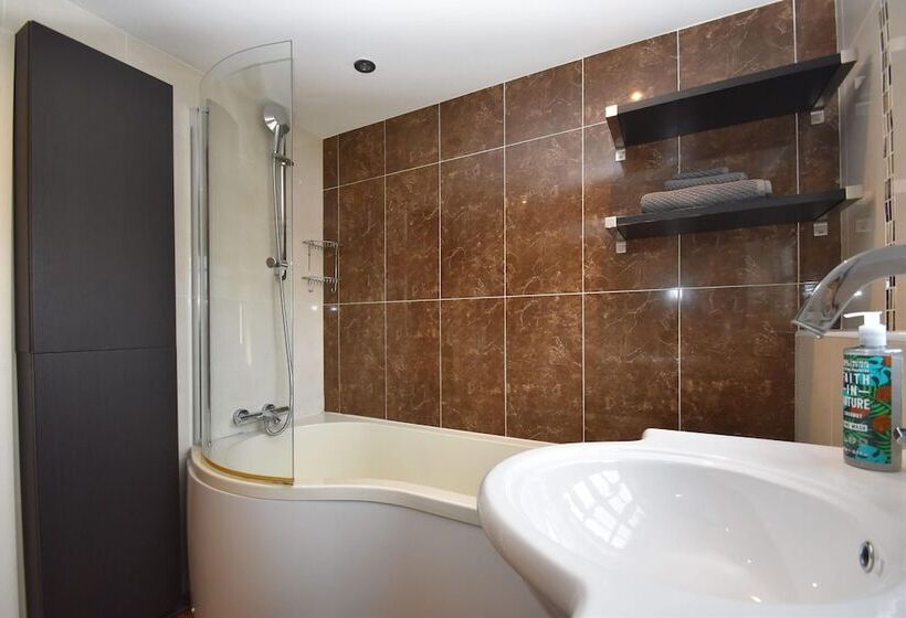 Rose Mullion Cottage